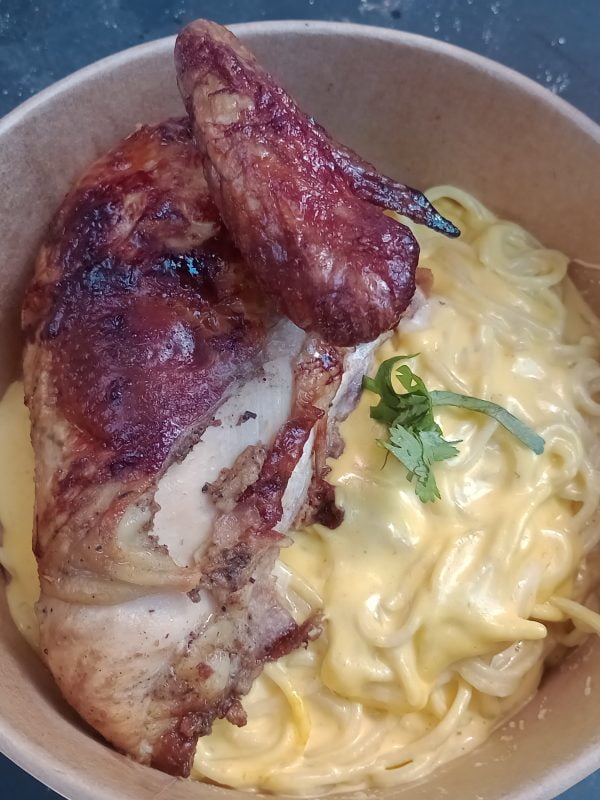 Tallarines a la Huancaína con 1/4 de Pollo a la Brasa