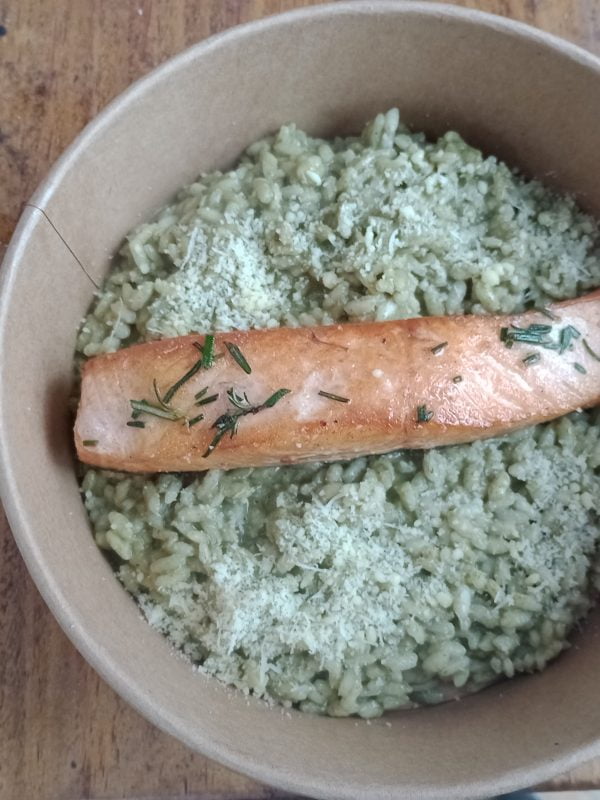 Risotto Pesto Con salmón Finas Hierbas