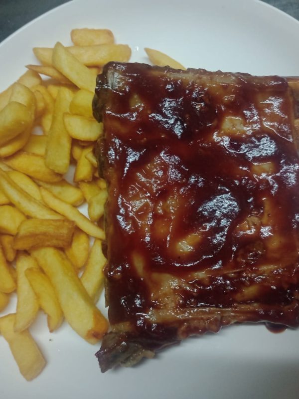 Costillar de cerdo en salsa BBQ